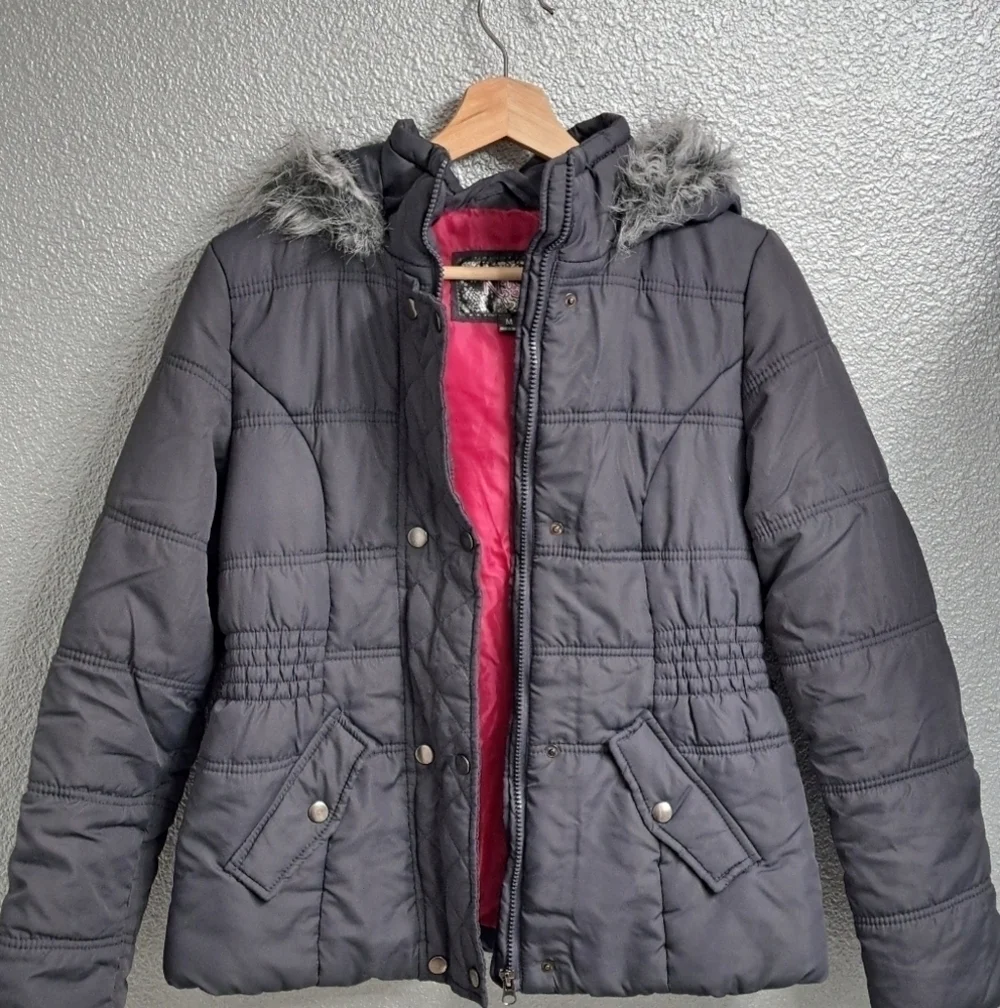 Krush Puffer Jacket With A Faux Fur Trim Hood    Size M